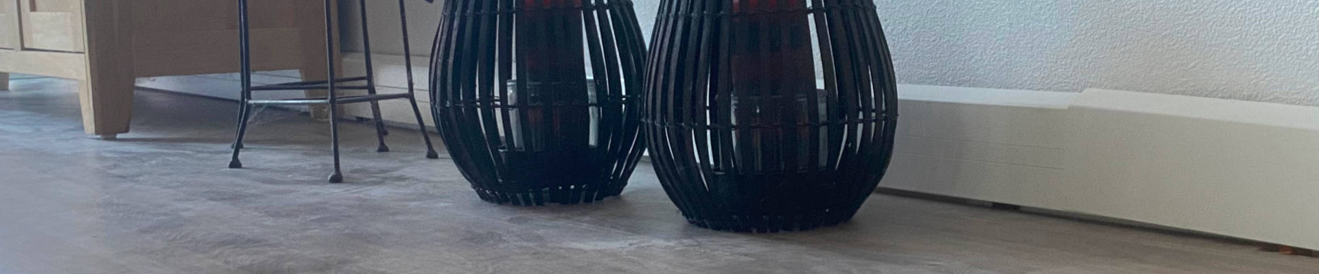 Die neue Art des Heizens. Mit der Heizleiste der SHL-Wärmetechnik schaffen Sie ein gesundes und wohliges Raumklima in Ihrem zu Hause. Die Sockelheizleiste nennt man auch Randleistenheizung, Leistenheizung, Sockelheizung, Fussleistenheizung, Heizsockel oder auch Sockelleistenheizkörper bzw. Sockelleistenheizung.
